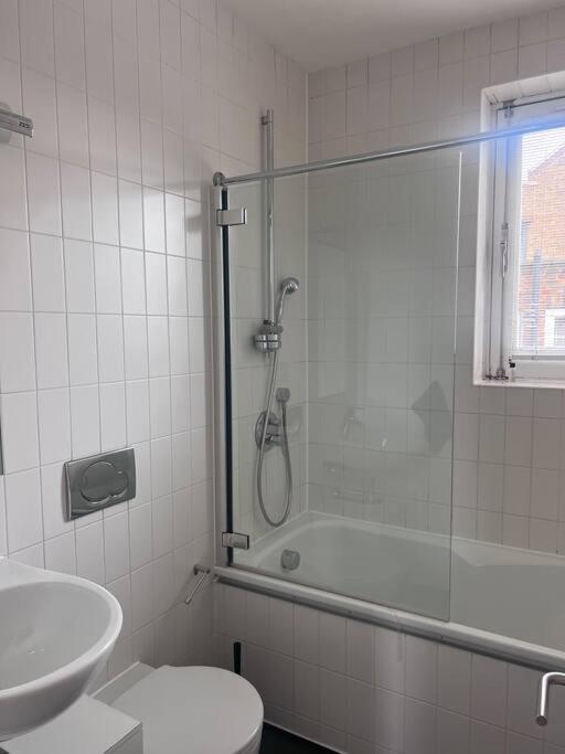 Central , Bright And Modern Flat Up To 4 People Londres Exterior foto