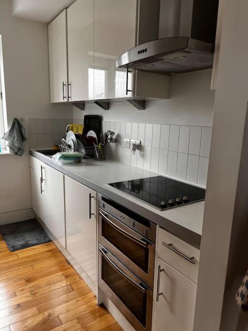 Central , Bright And Modern Flat Up To 4 People Londres Exterior foto
