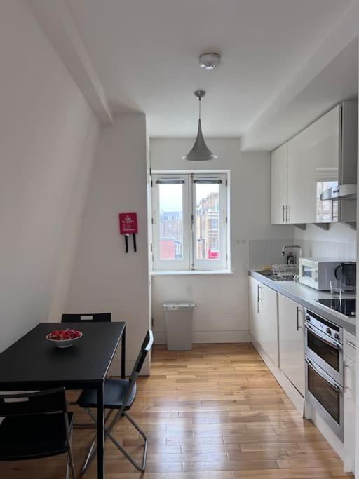 Central , Bright And Modern Flat Up To 4 People Londres Exterior foto